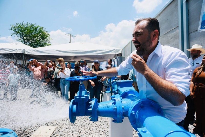 Gerardo Quirino entrega pozo que dotará de agua potable a 9 mil habitantes